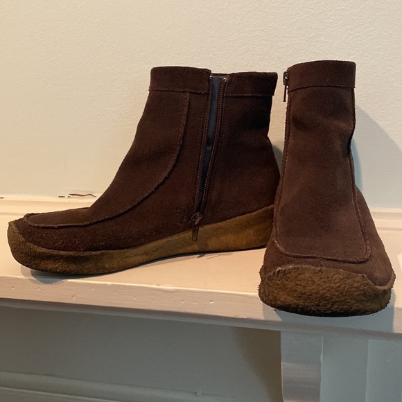 Yellow box suede zip side booties - Picture 2 of 6